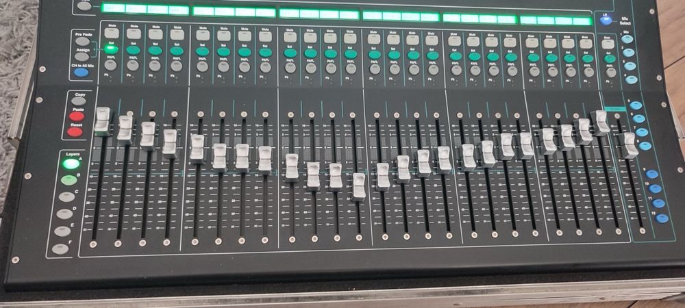 Allen&Heath SQ6 миксер