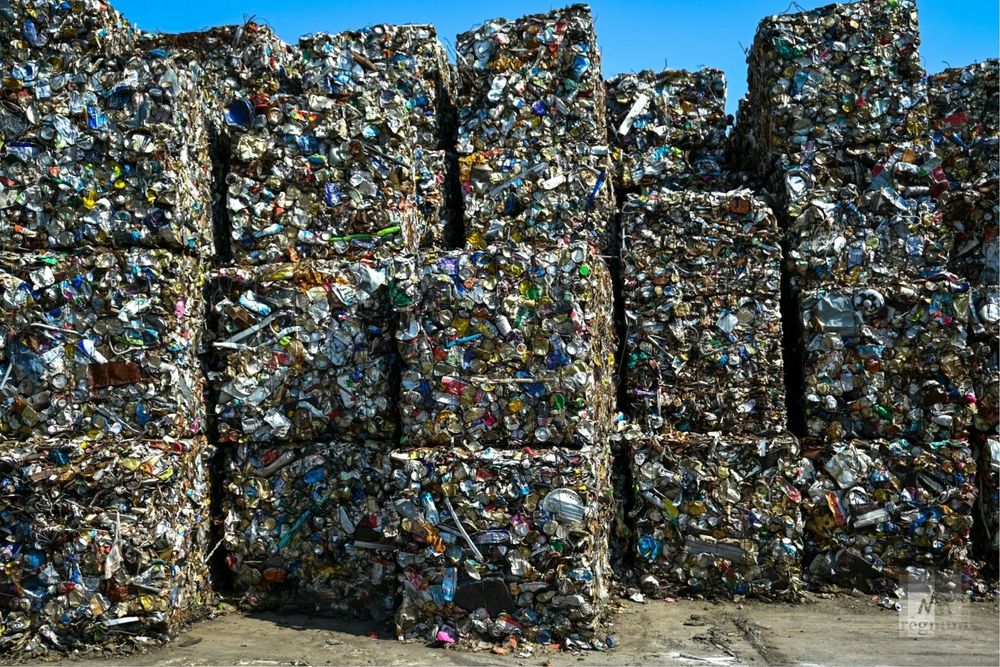 Картон,целофан,бумага,пивная банка