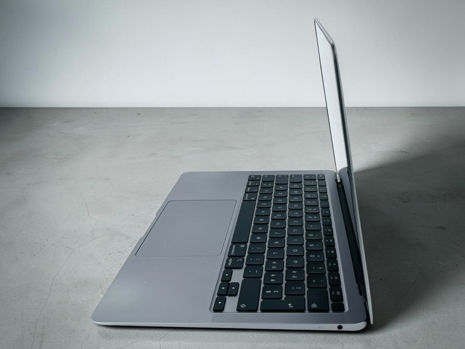 Apple MacBook Air 13 inch M1 16RAM 512GB Space Gray Отличен! Гаранция! — миниатюра 5
