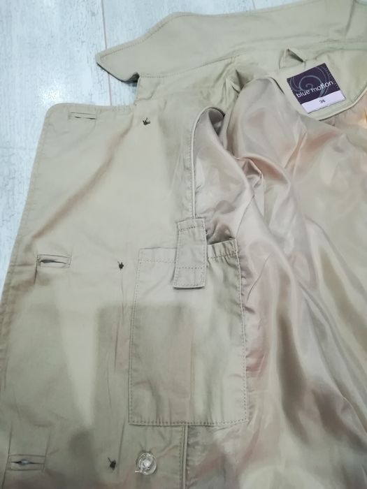 Тренчкот с двуредно закопчаване / размер:34/