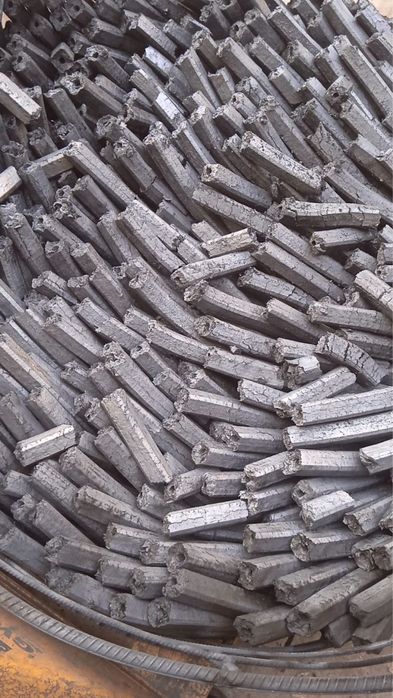 Древесный уголь в брикетах.