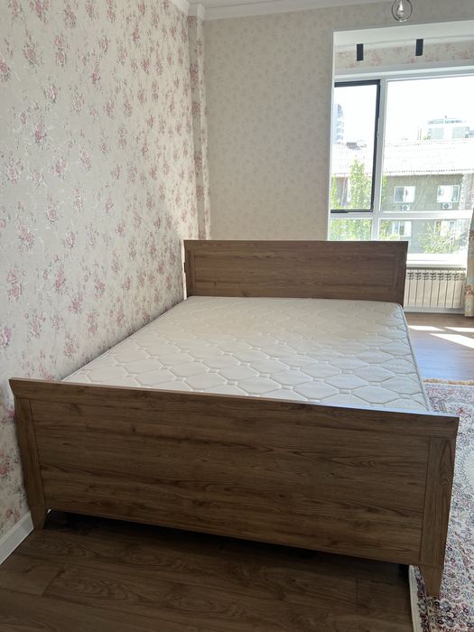 Продам Кровать б/у 160/200