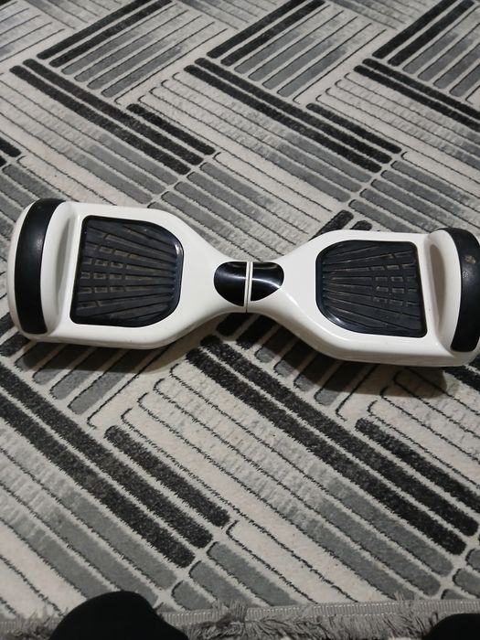 Vând hoverboard alb