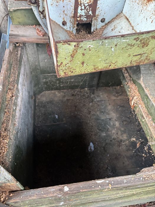 Продавам стара чукова мелница