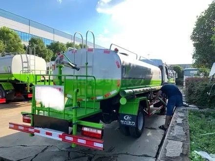 Услуги водовоза.Доставка воды . Поливомоечные работы