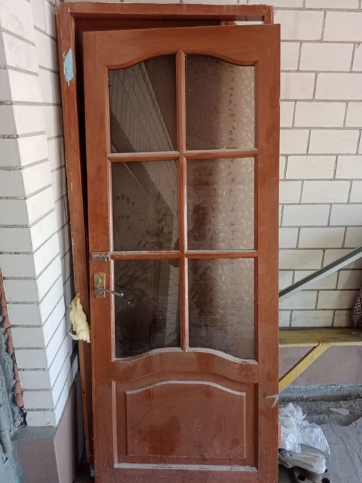 Продам деревянные двери в сборе