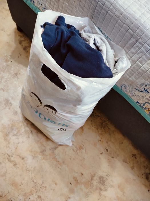 Отдам пакет вещей