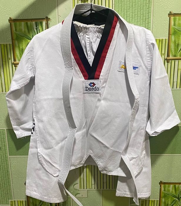 (Ekupurofka Taekwondo WTF) Sotiladi!!! 10-11-12 yoshli bolalar uchun.