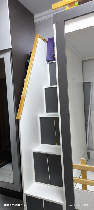 Кровать двухъярусная