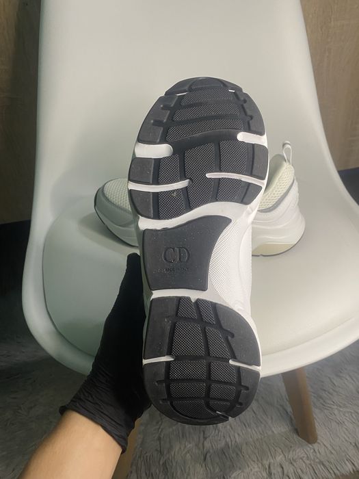 Dior B22 “ White “