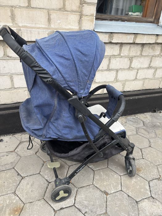 Продам прогулочную коляску б/у