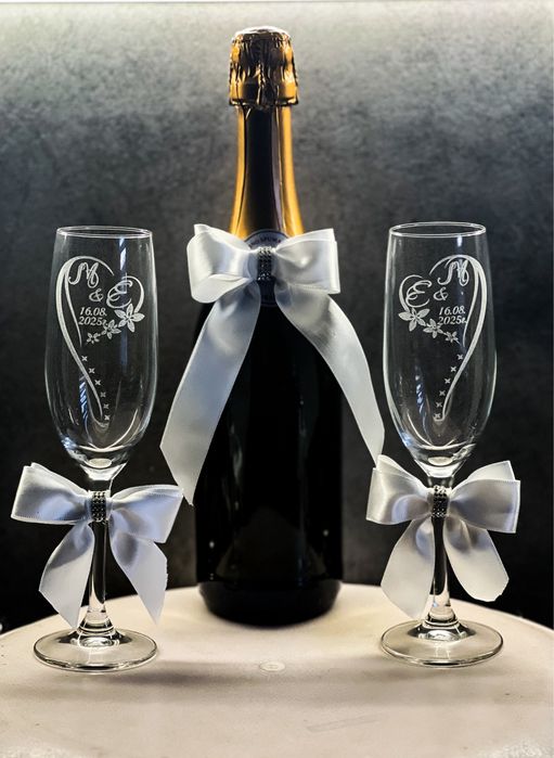 Комплект гравирани сватбени чаши по ваш избор