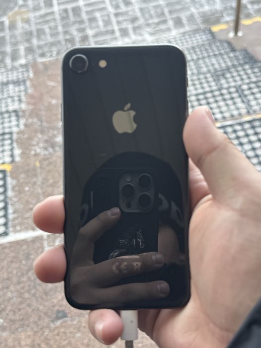 Продам айфон 8 64гб