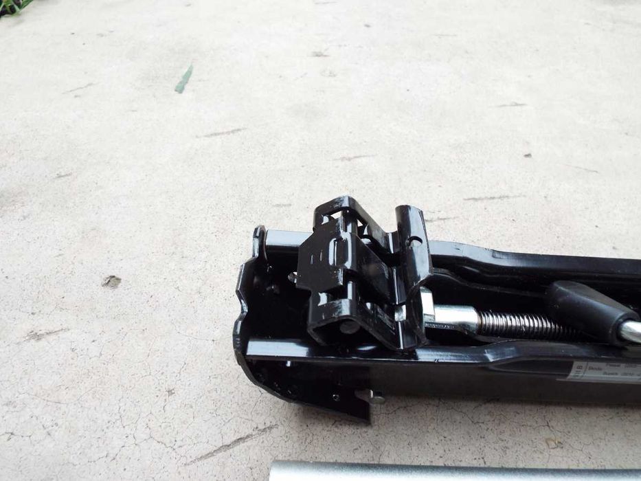 vand cric + cheie roti pentru vw golf5,6,7,8,jetta,bora,touran,octavia