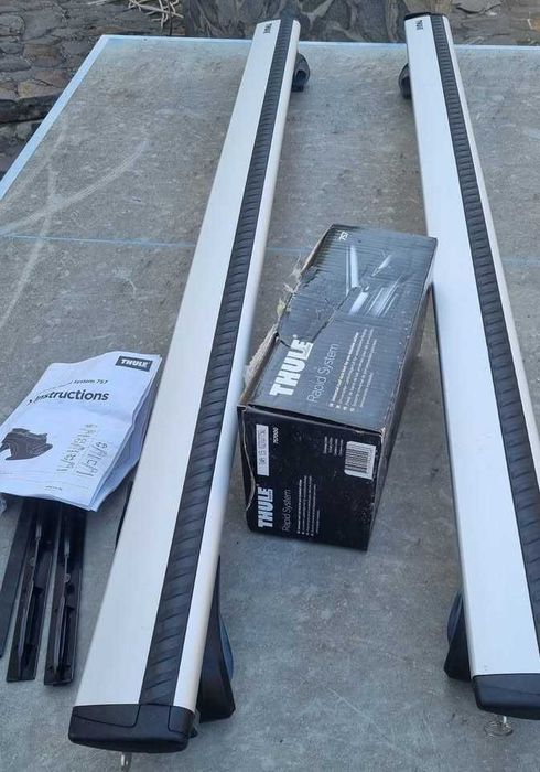 Bare Portbagaj Auto Thule și 4 Suporți Transport Bicicletă Universal Thule. La pachet/separat.