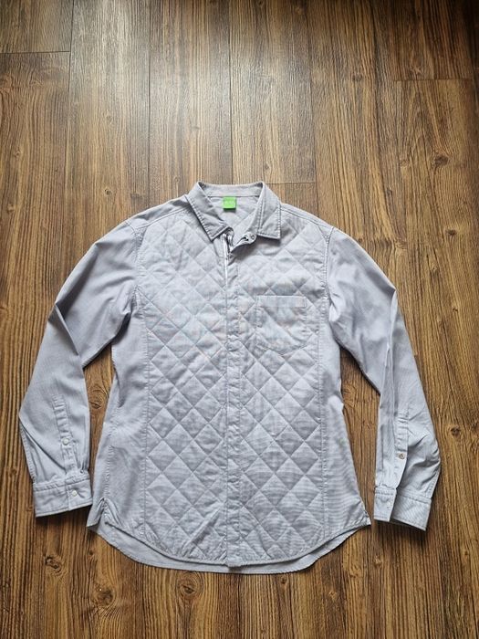 Страхотна мъжка риза HUGO BOSS размер L 
носи като връхна дреха, в п