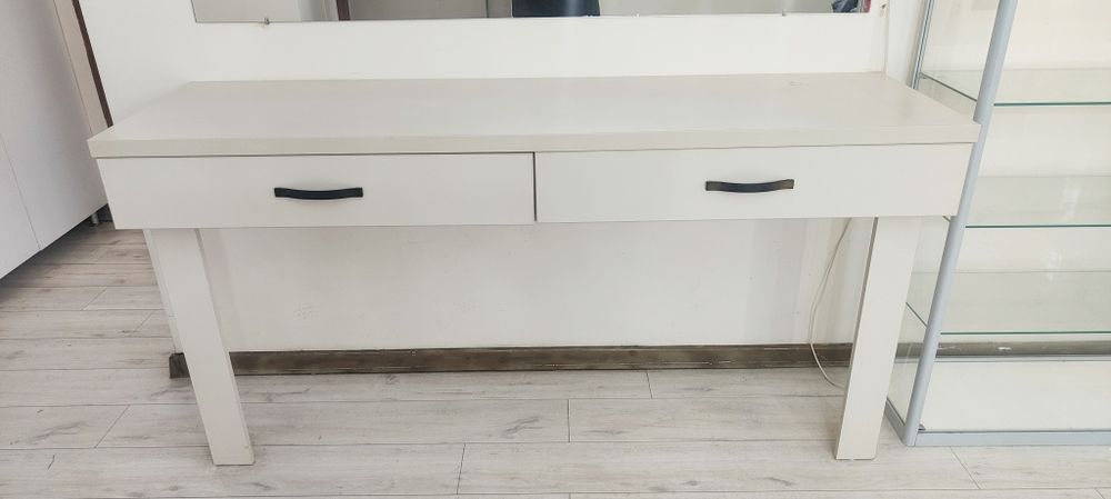 Masa de machiaj,oglinda si led ikea