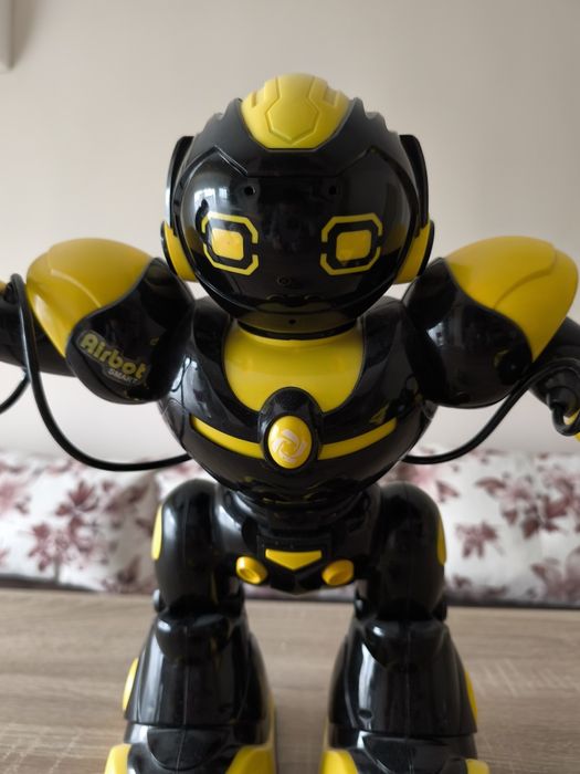 Интерактивен Робот BOTS