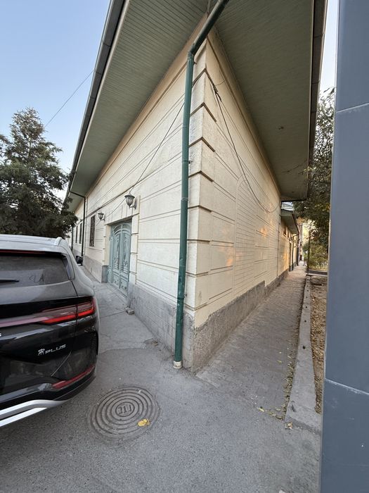 Йўл юзида жойлашган участка срочно сотилади!!!