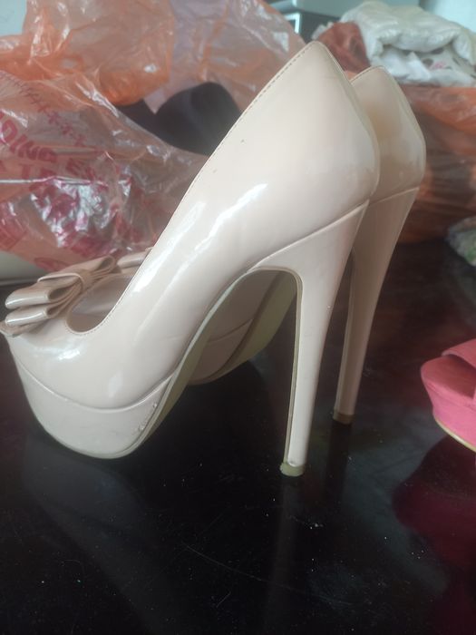 Отдам 2 пары туфель