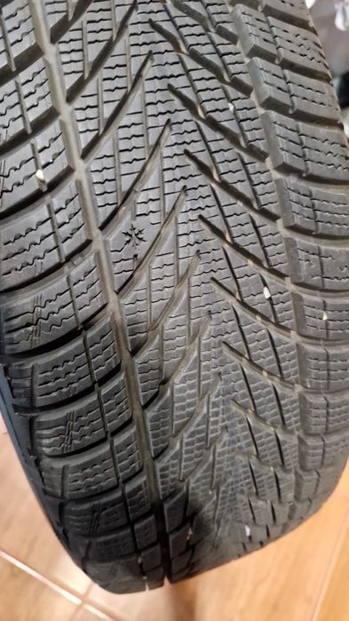 Vând set 4 anvelope de iarnă premium Goodyear UltraGrip Performance 3