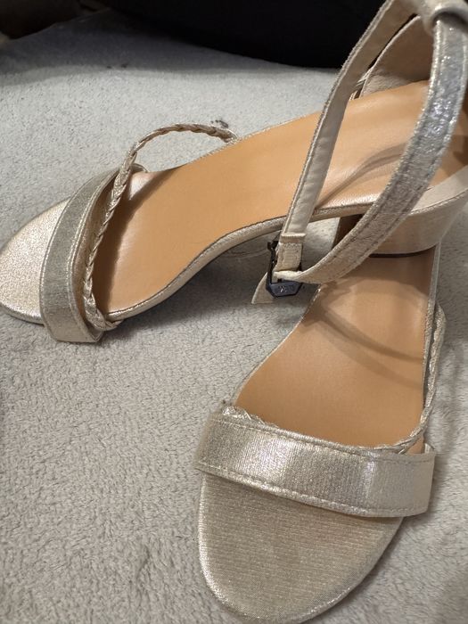 Елегантни сандали