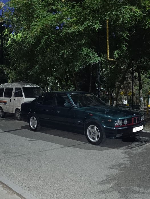 Продам автомобиль BMW  525