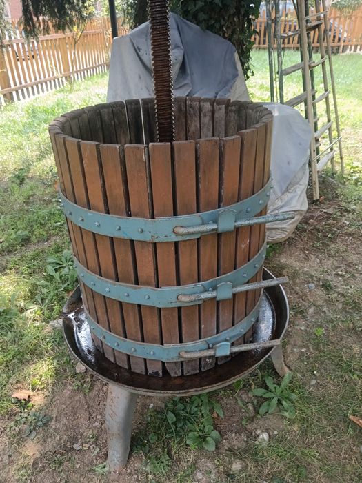 Teascuri presă pentru struguri