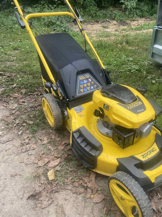 Vand masina tuns iarba marca ZGONC este noua pretul ei a fost de 380 €