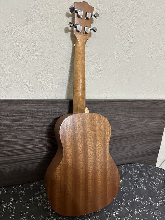 Продам укулеле Madina