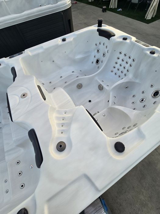 Плувни джакузита на ИЗПЛАЩАНЕ  с насрещтно течение в перфектно състоян