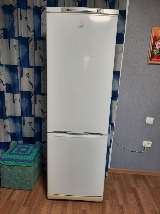 Продам холодильник INDESIT
