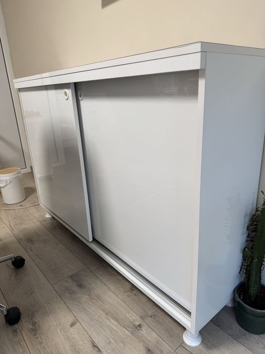 Бюро за маникюр + прахоуловител ProBits и шкаф с плъзгащи врати