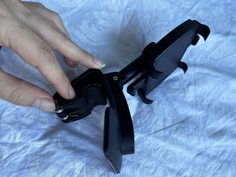 Bluetooth слушалка и стойла за кола