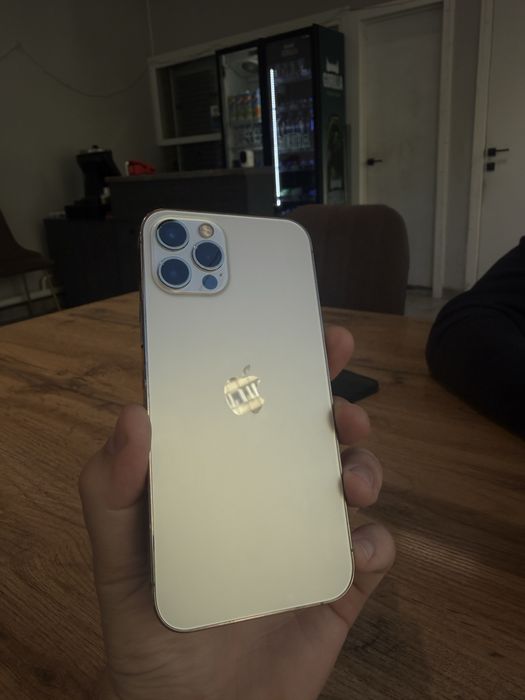 Срочно продам айфон Iphone 12 pro