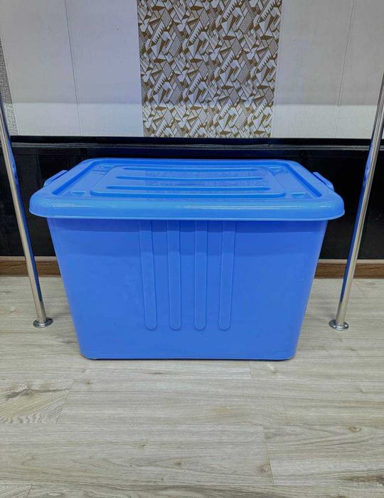 Большой пластиковый контейнеры