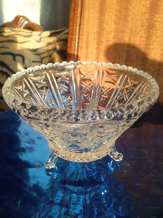 Отдам дешева вазы хрустальные