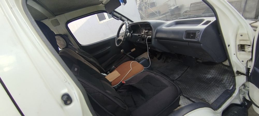 TOYOTA HIACE. 1993 йил.2 объем 2RZ бензин мотор. Карбюратор