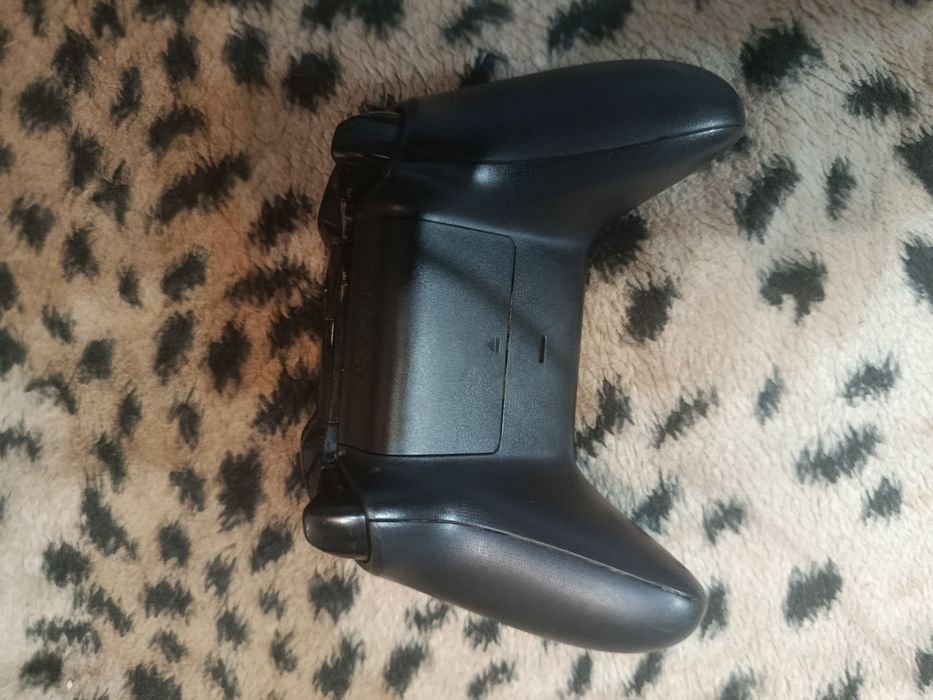 Ps 4 maneta , Xbox oan manete si josticuri