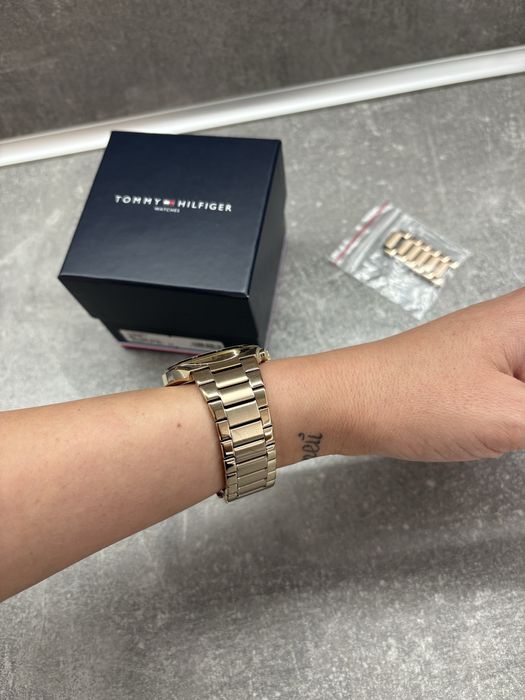 Часовник Tommy Hilfiger rose gold