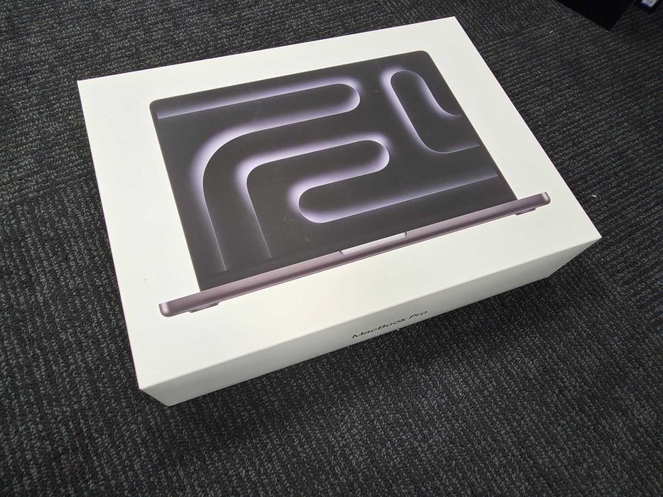 Cutie MacBook Pro si MacBook Air M4