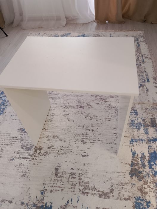 Стол IKEA для компьютера и учёбы