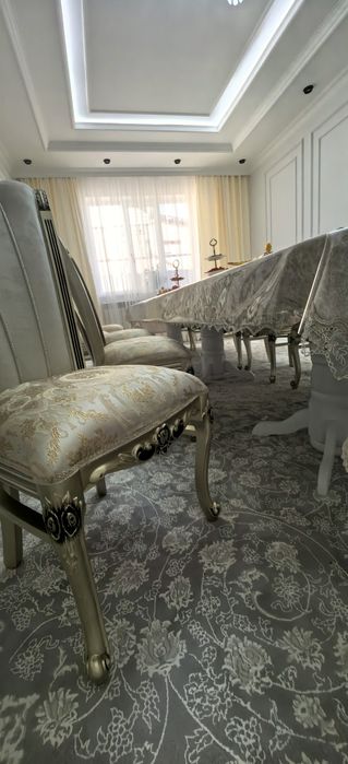 Стулья королевские раскошные