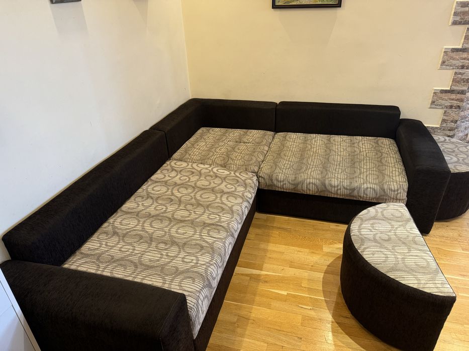 Голям стабилен диван, разтегателен, ъглов,с ракла, табуретки 250/220sm