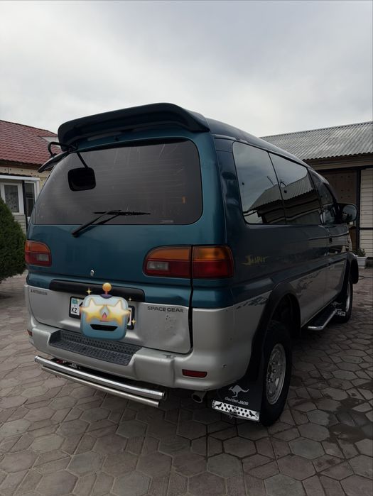 Продам машину Mitsubishi Delica