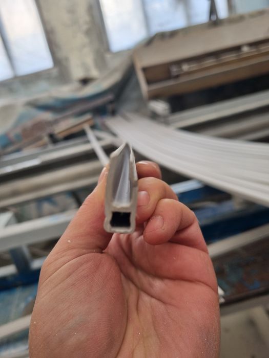 Багет для натяжных потолков