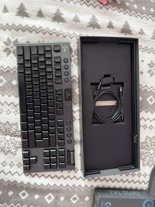 Tastatura Gaming Logitech G915 TKL cablu usb sau bluetooth