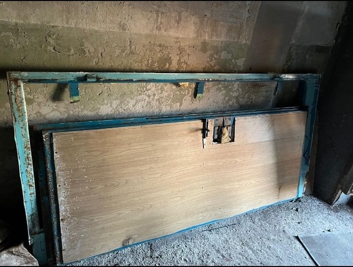 Продам металлические двери.