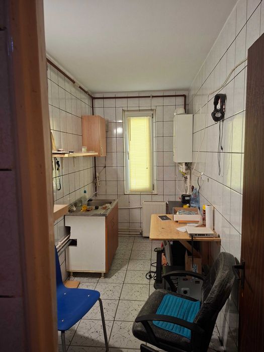Garsoniera Rahova-Margeanului, Proprietar, Centrala proprie, cu destinatie mixta, atat de  locuit cat si firma (are si iesire separata).
