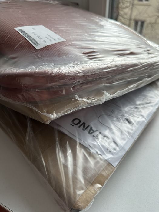 Компактна маса за кухня с два нови стола икеа